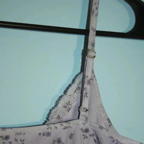 Hollister Camisole with Lace Lilac Floral Print - Picture 8 of 14